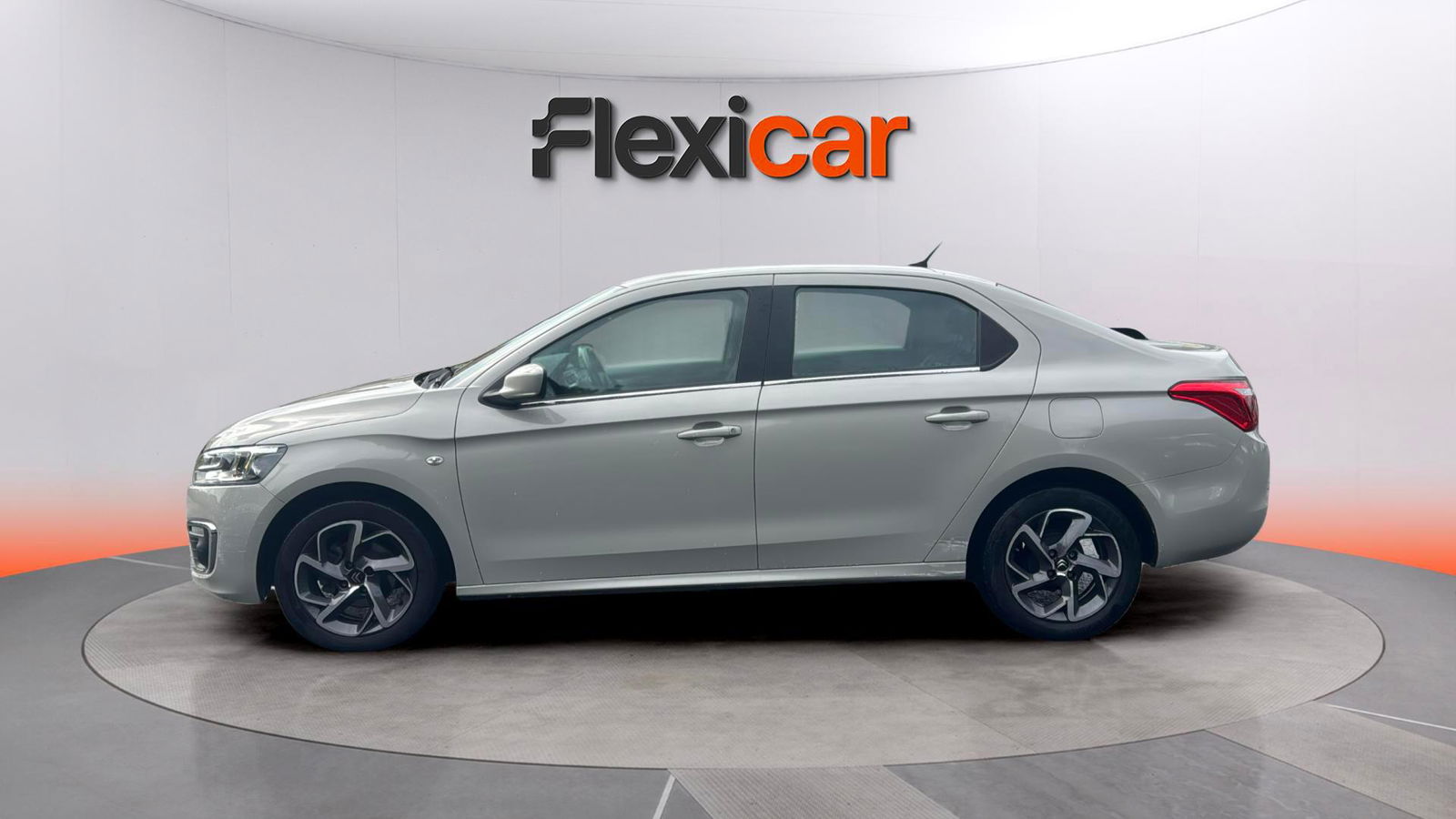 https://cdn-flexicar.caraffinity.it/public_appraisal_images_pro/images/stock/154890/Jw92cnsu3k__WhatsApp Image 2025-05-13 at 10.58.18.jpeg